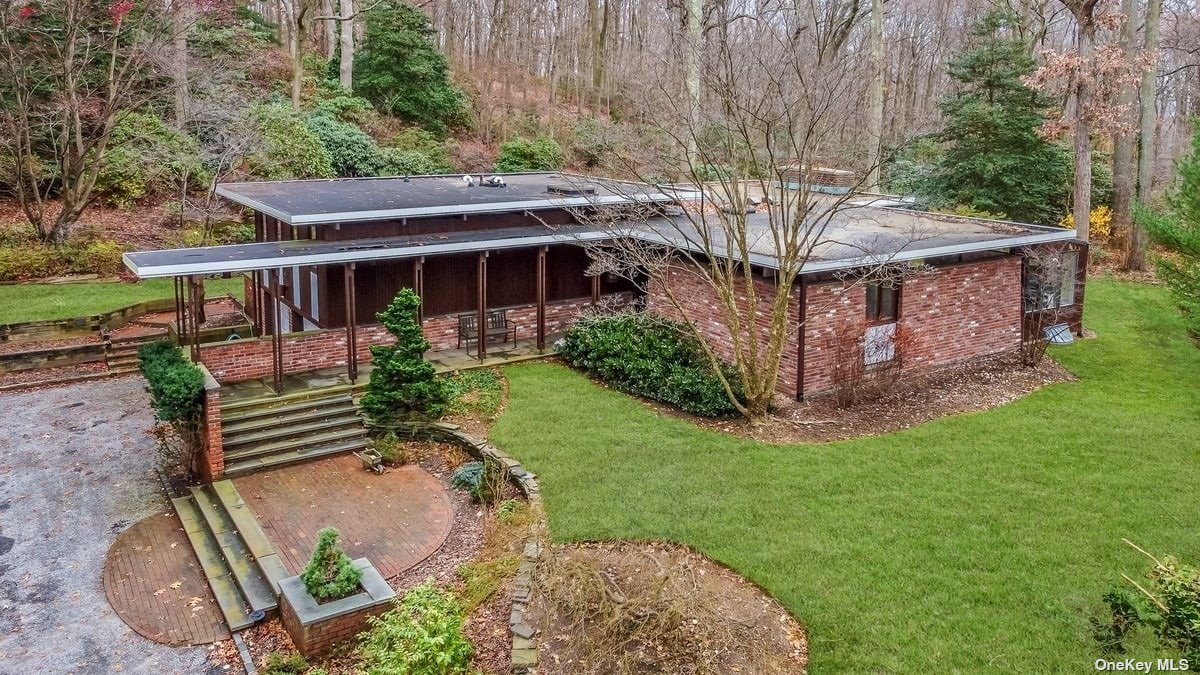 164 Chichester Road Huntington, NY 11743 - Photo 1 of 1 Gallery Image 1