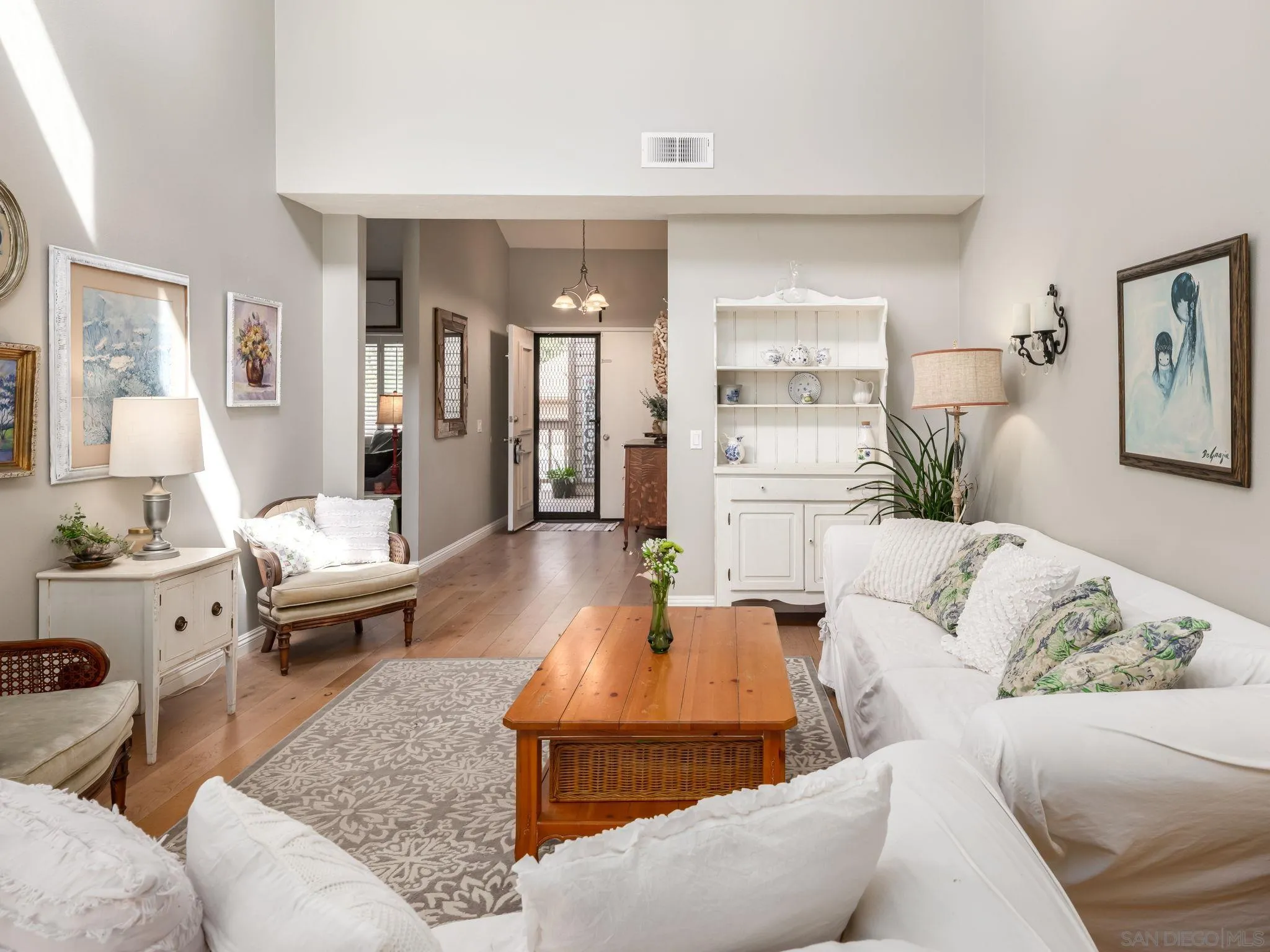 1833 Wintergreen Glen Escondido, CA 92026 - Photo 7 of 26