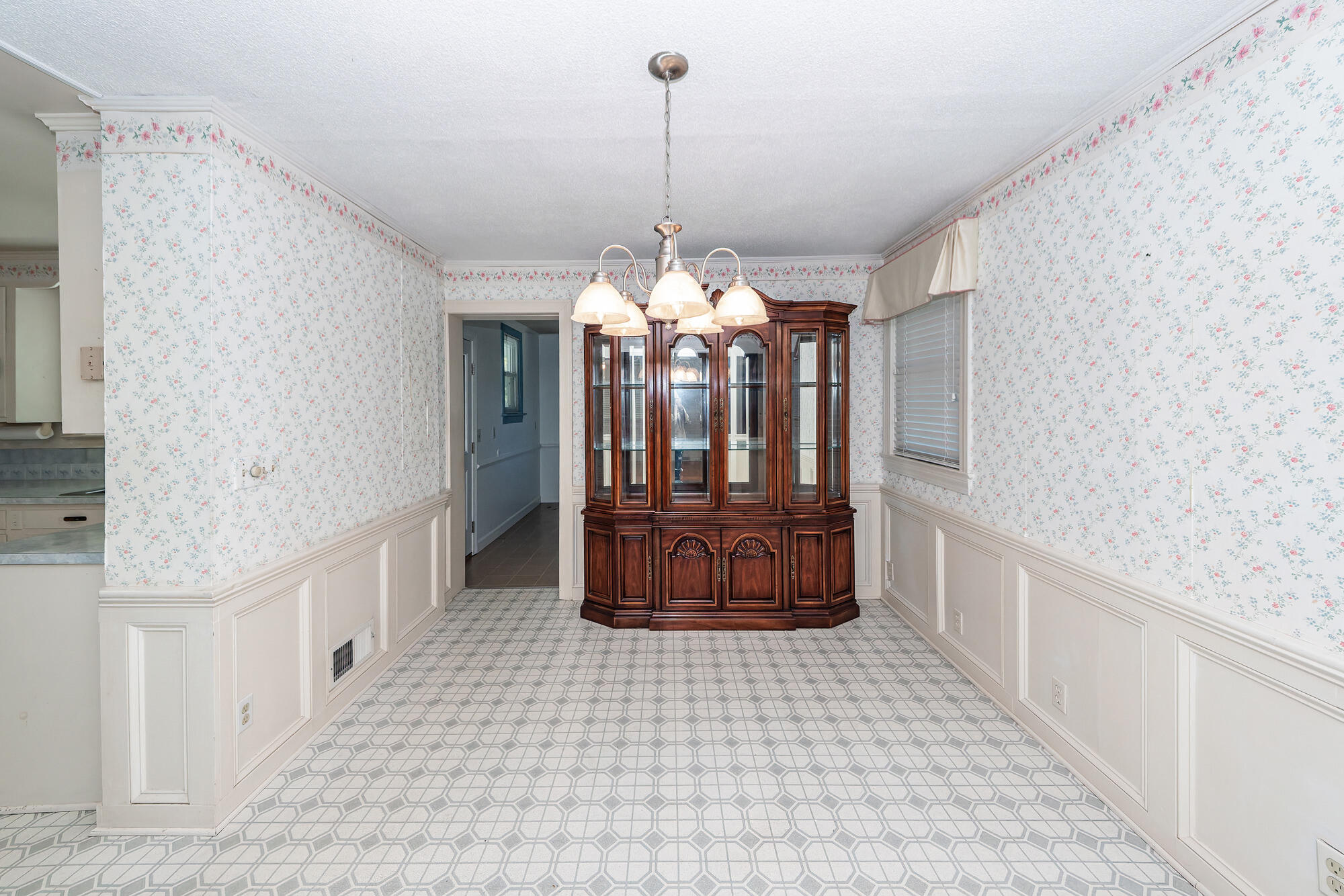 1039 Riverview Drive Hanahan, SC 29410 - Photo 11 of 54 11