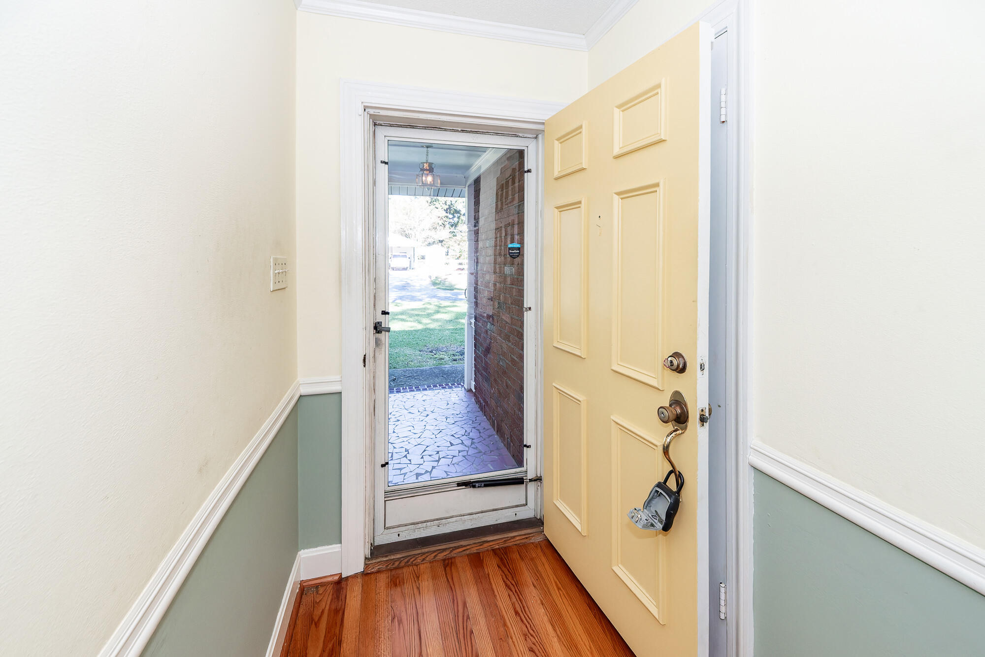 1039 Riverview Drive Hanahan, SC 29410 - Photo 3 of 54 03