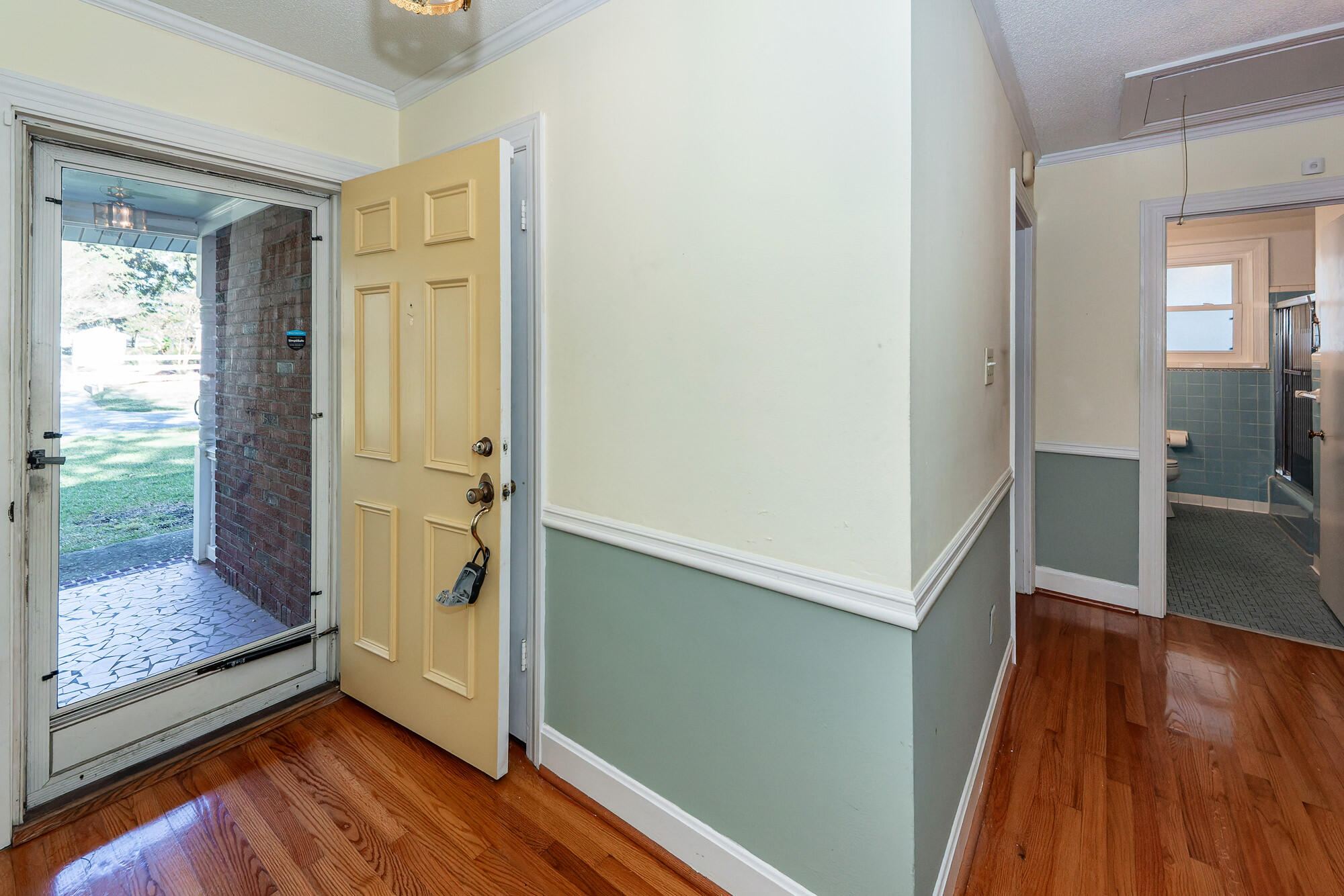 1039 Riverview Drive Hanahan, SC 29410 - Photo 4 of 54 04