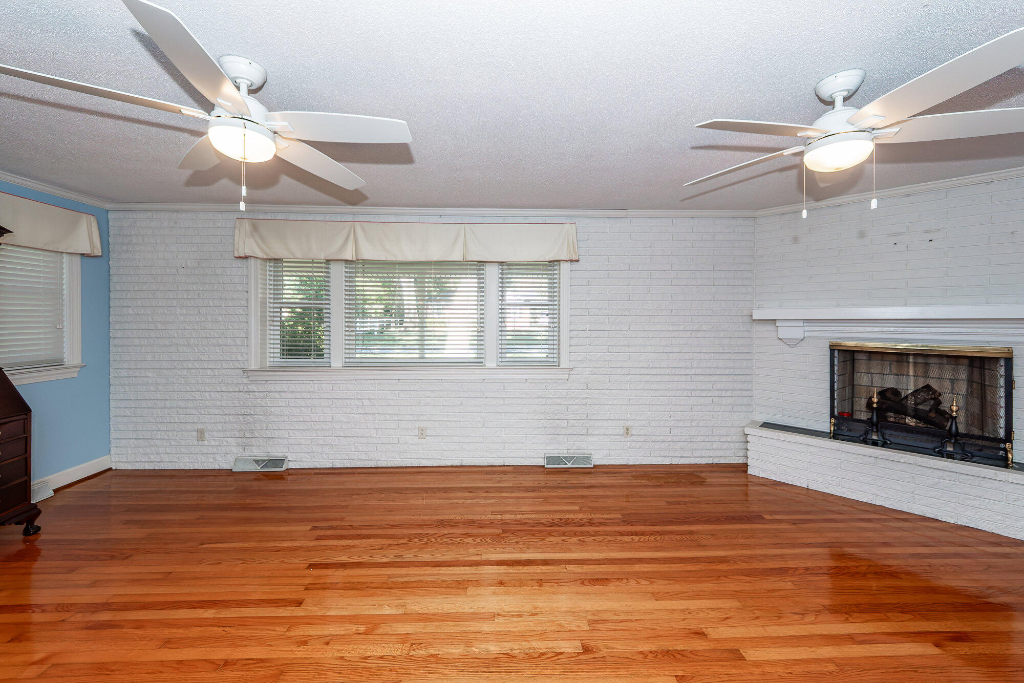 1039 Riverview Drive Hanahan, SC 29410 - Photo 6 of 54 06