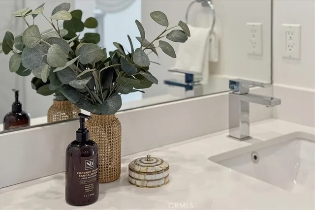 $1,389,500 | 523 South Francisca Avenue, Redondo Beach, CA 90277