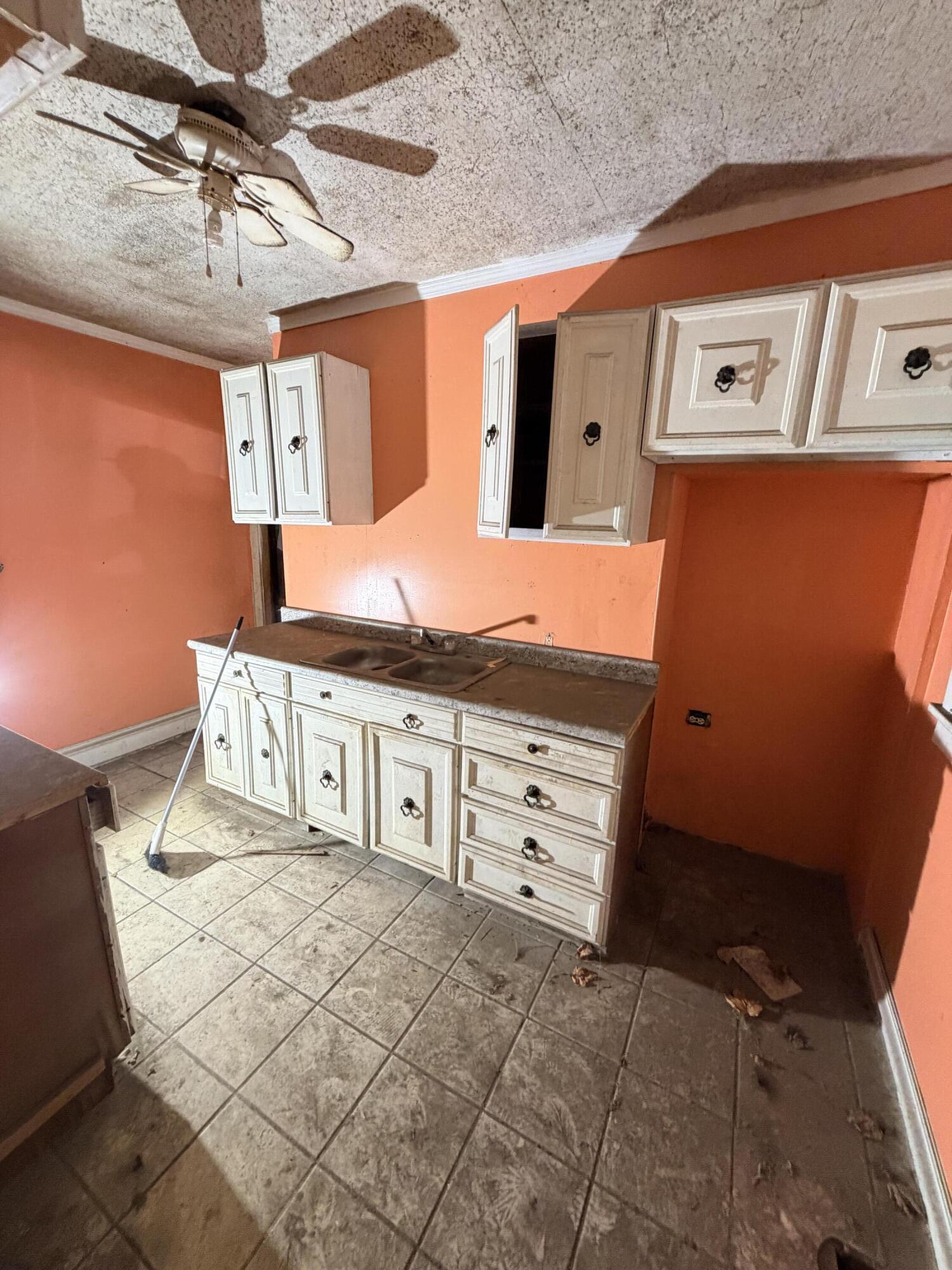 665 Fillmore Street Gary, IN 46402 - Photo 3 of 9 1500x2000