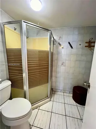 $2,250 | 2899 Collins Avenue, Unit 905, Miami Beach, FL 33140