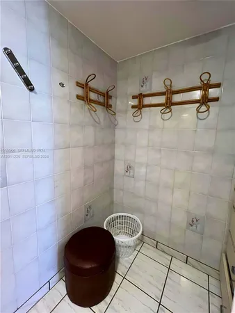 $2,250 | 2899 Collins Avenue, Unit 905, Miami Beach, FL 33140