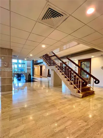 $2,250 | 2899 Collins Avenue, Unit 905, Miami Beach, FL 33140