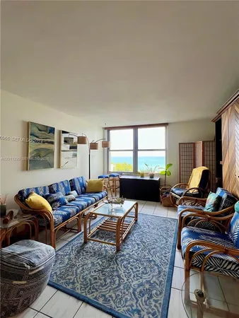 $2,250 | 2899 Collins Avenue, Unit 905, Miami Beach, FL 33140