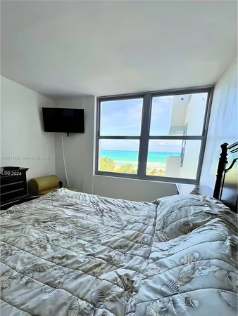$2,250 | 2899 Collins Avenue, Unit 905, Miami Beach, FL 33140
