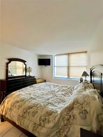 $2,250 | 2899 Collins Avenue, Unit 905, Miami Beach, FL 33140