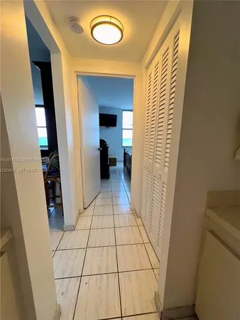 $2,250 | 2899 Collins Avenue, Unit 905, Miami Beach, FL 33140