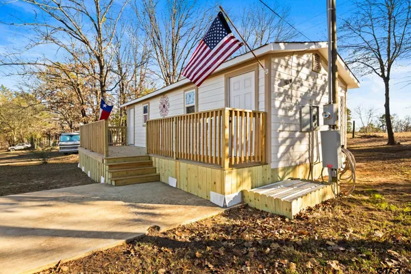 a view of a pathway of a house
