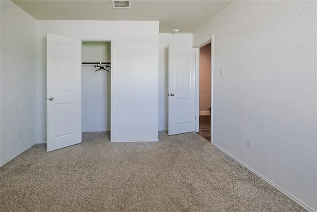 $2,100 | 707 Acacia Park Lane, Rosharon, TX 77583