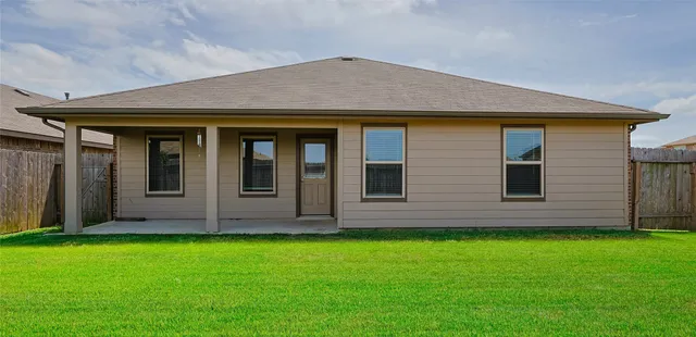 $2,100 | 707 Acacia Park Lane, Rosharon, TX 77583