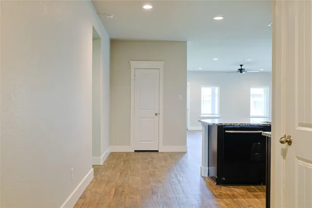 $2,100 | 707 Acacia Park Lane, Rosharon, TX 77583