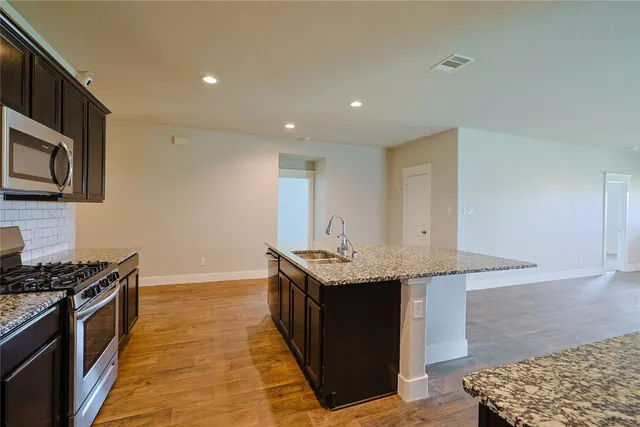 $2,100 | 707 Acacia Park Lane, Rosharon, TX 77583