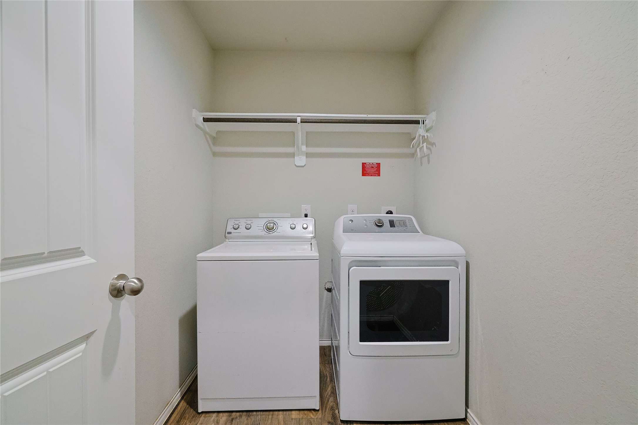 707 Acacia Park Lane Rosharon, TX 77583 - Photo 9 of 24 Laundry Room