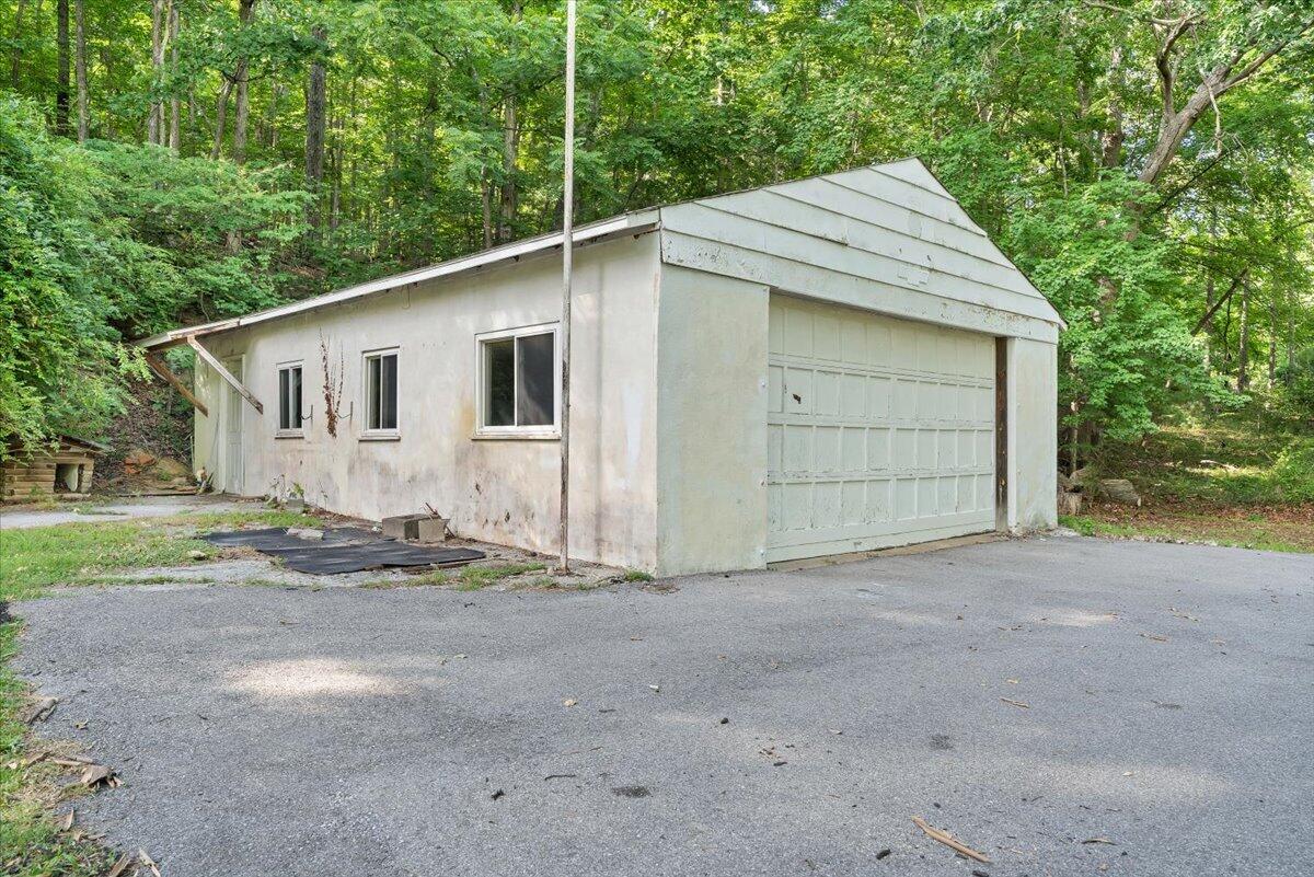 2215 Wildwood Road Salem, VA 24153 - Photo 29 of 35 36-MIB09948
