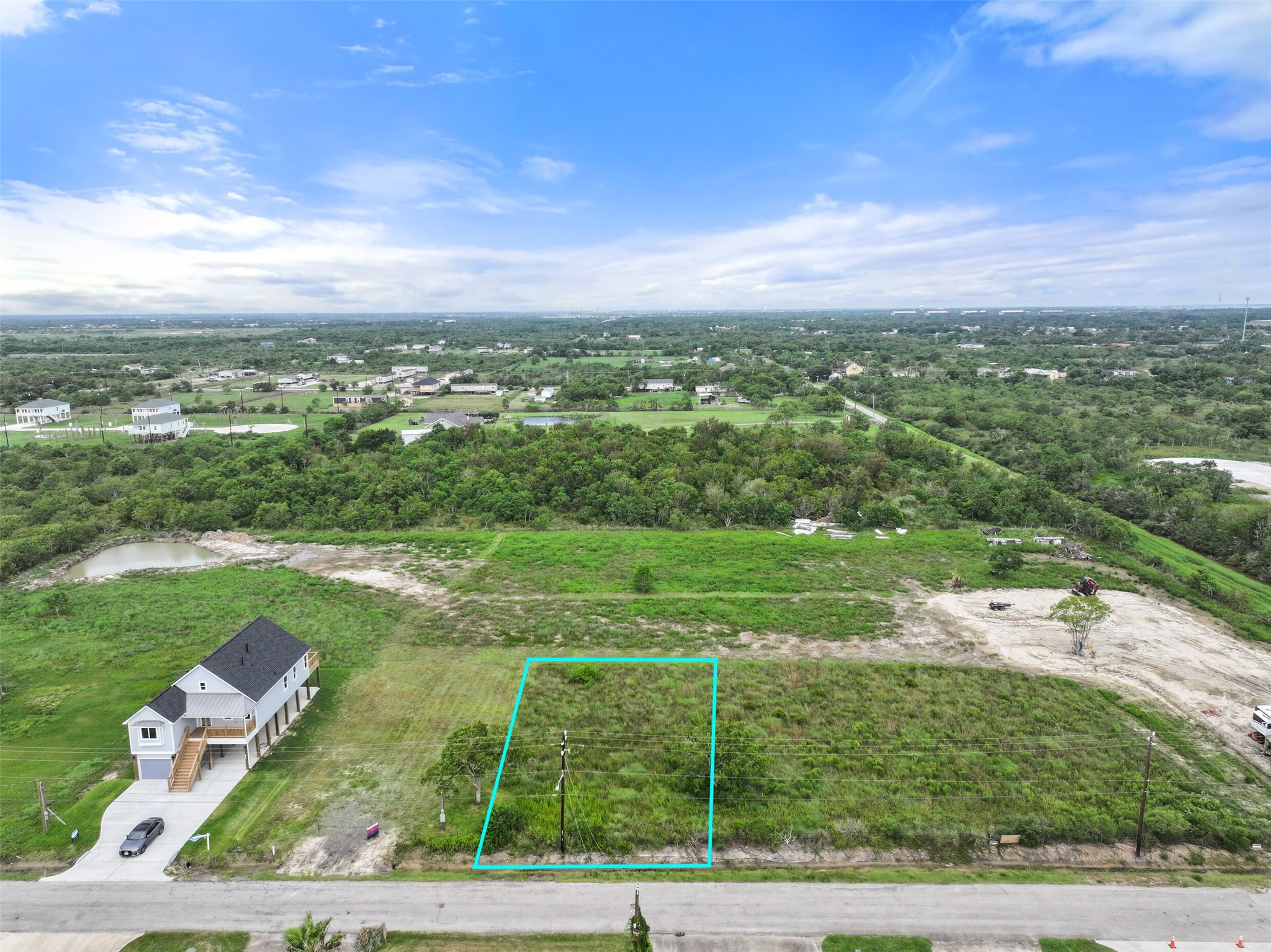 1222 23rd Street San Leon, TX 77539 - Photo 5 of 8 a view of a city