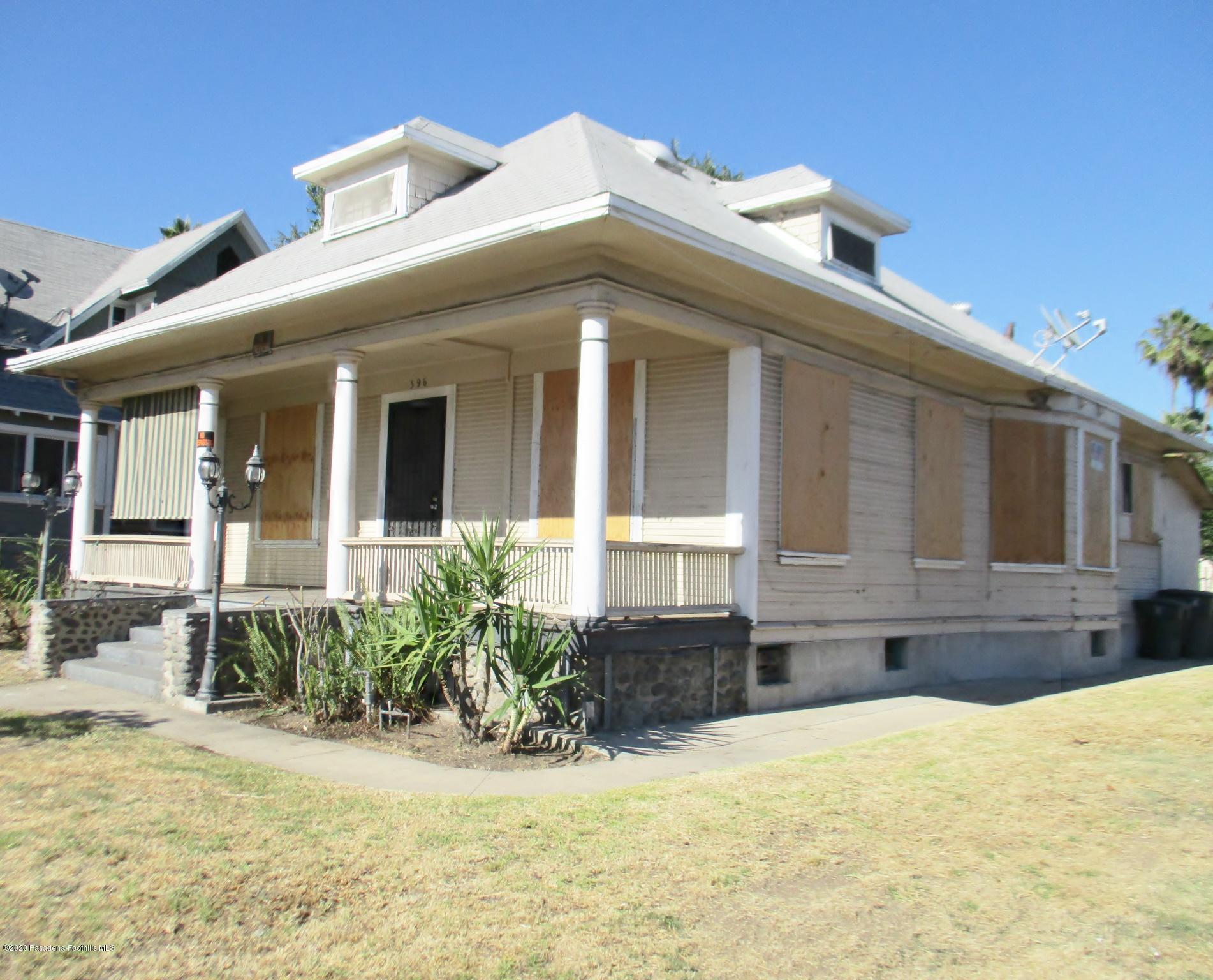 396 North Summit Avenue Pasadena, CA 91103 - Photo 4 of 12 a view of a house with snow on the wall