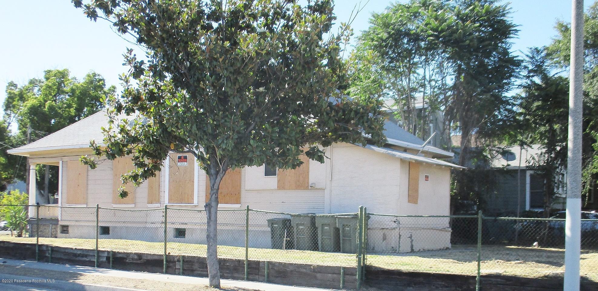 396 North Summit Avenue Pasadena, CA 91103 - Photo 8 of 12 a front view of a house with garden