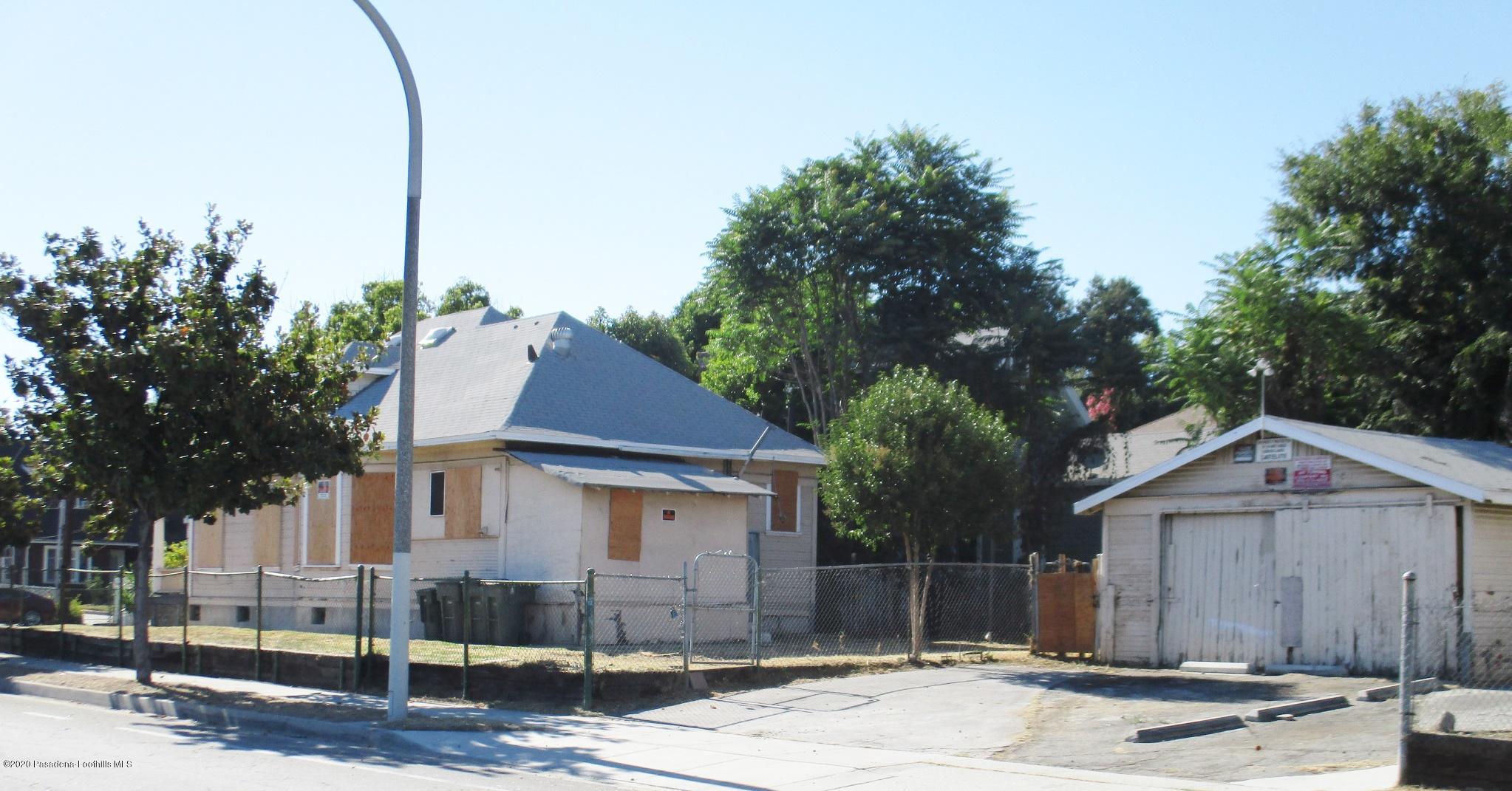 396 North Summit Avenue Pasadena, CA 91103 - Photo 9 of 12 a house view with a outdoor space