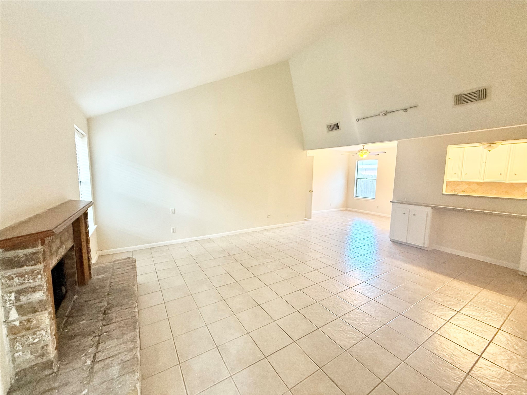 8915 Emnora Lane, Unit C Houston, TX 77080 - Photo 4 of 12 View of the living/den from the front door - notice the high ceilings