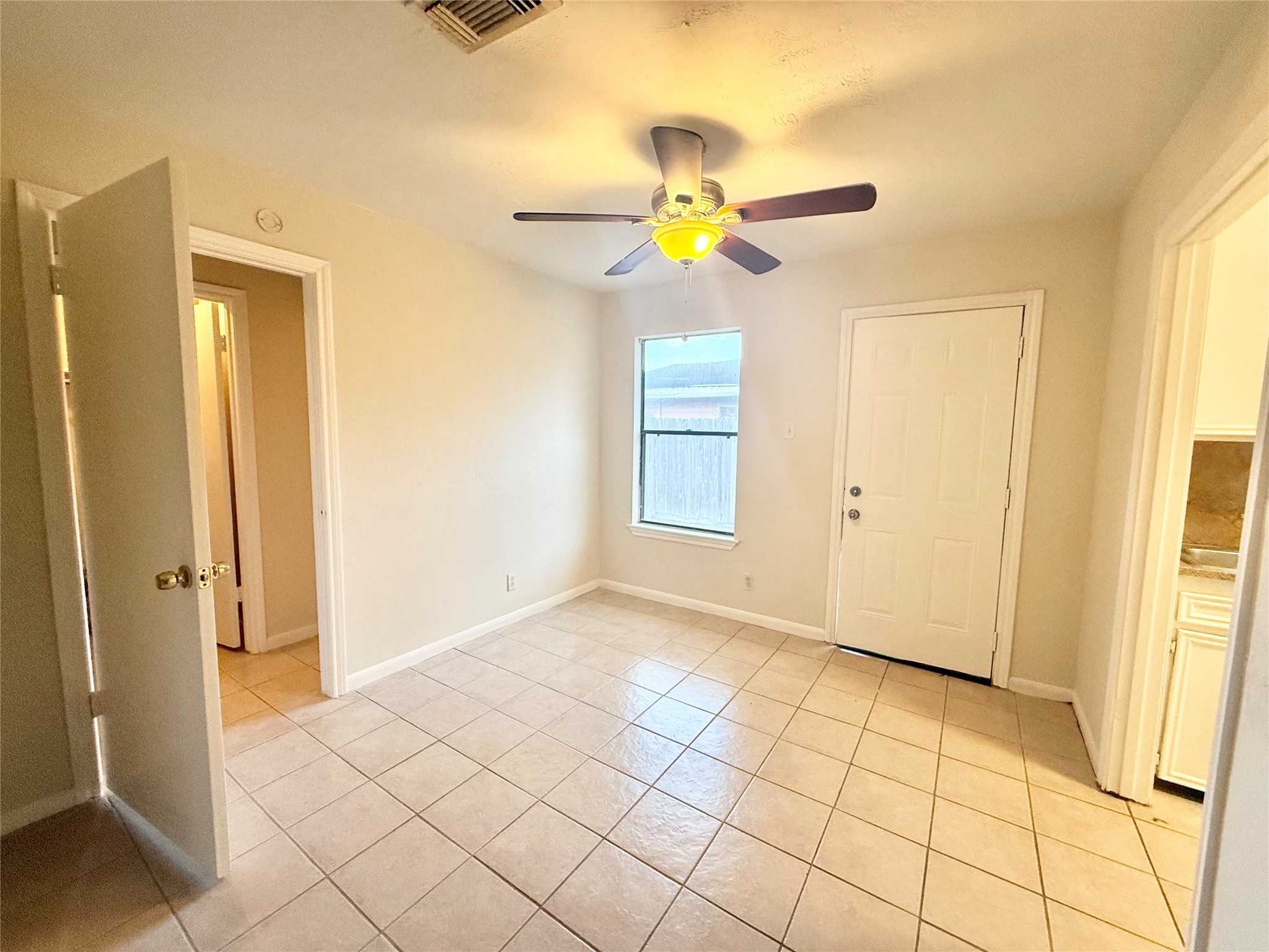 8915 Emnora Lane, Unit C Houston, TX 77080 - Photo 5 of 12 A separate dining area with access to parking out the back door (to the right)