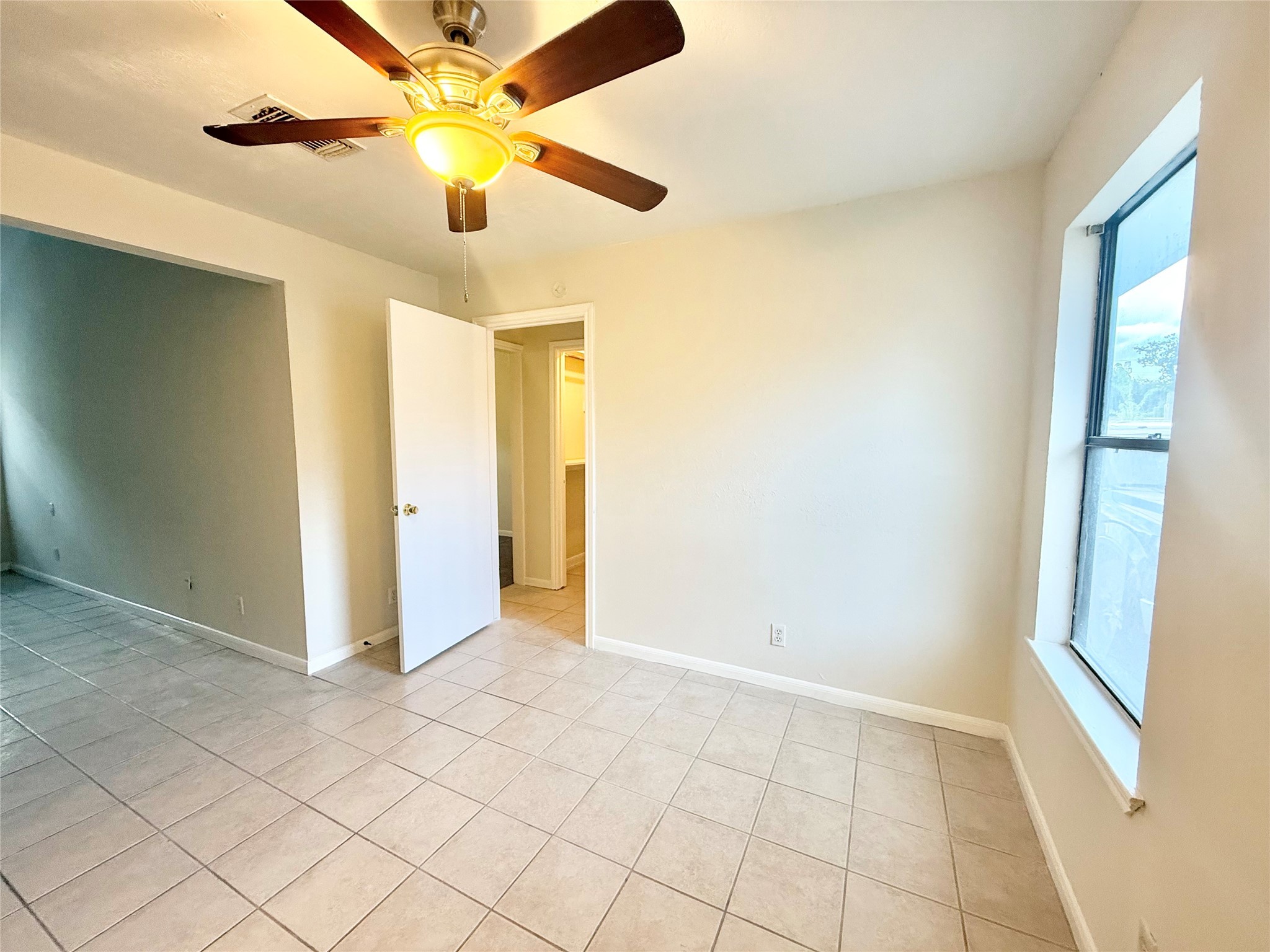 8915 Emnora Lane, Unit C Houston, TX 77080 - Photo 6 of 12 The dining area with a view to the living/den and a door to the smaller primary suite