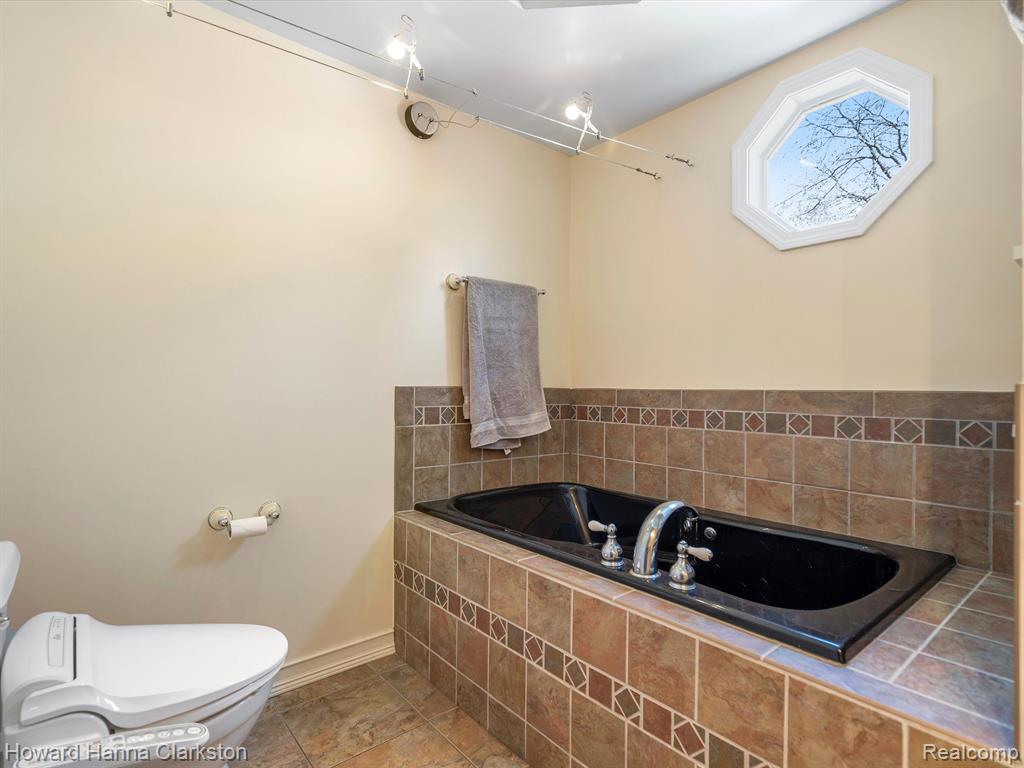 3087 South Adams Road Rochester Hills, MI 48309 - Photo 10 of 32