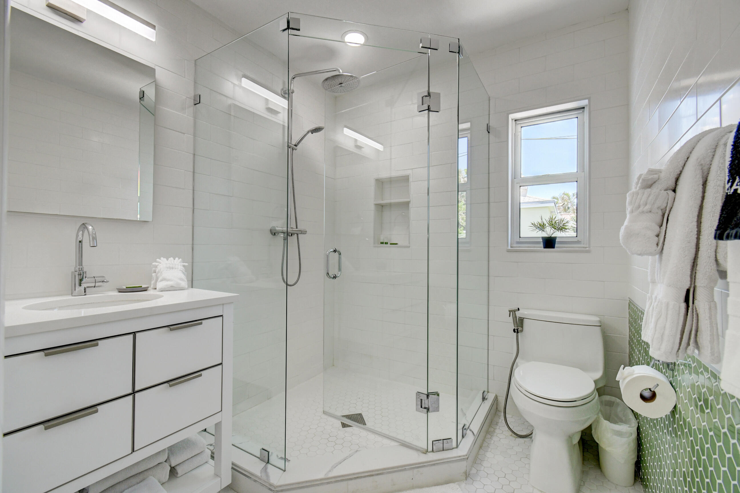 309 Rilyn Drive West Palm Beach, FL 33405 - Photo 15 of 26 a bathroom with a toilet a sink and shower