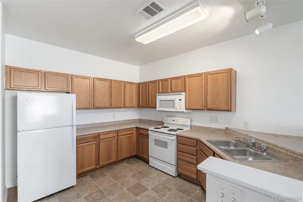 $305,000 | 3252 East 103rd Drive, Unit 709, Thornton, CO 80229