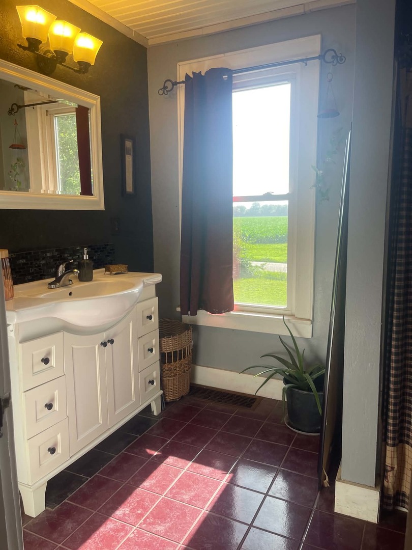 8268 Lyndon Road Prophetstown, IL 61277 - Photo 15 of 40