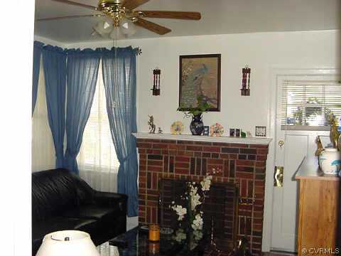 310 Spring Street Petersburg, VA 23803 - Photo 8 of 10 Other - Living Room