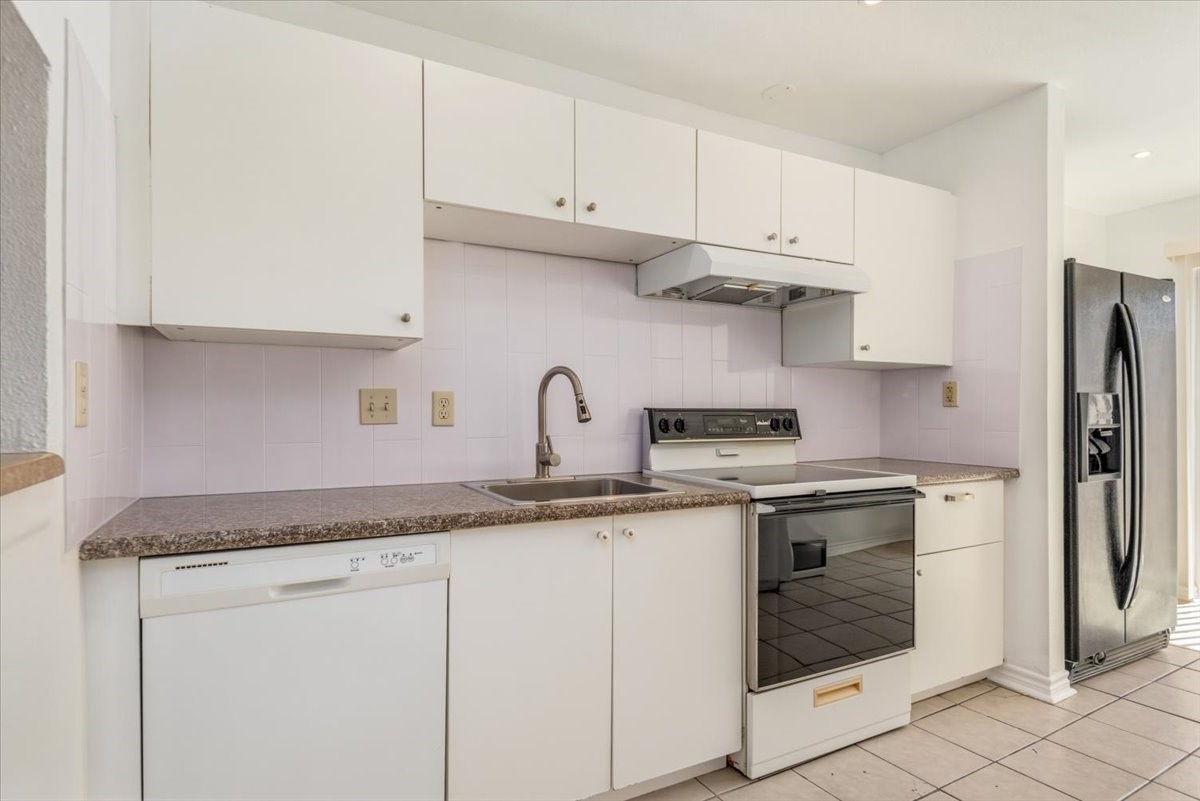 9616 Long Point Road, Unit 63 Houston, TX 77055 - Photo 6 of 17 Functional kitchen with generous cabinet space and clean, updated finishes.