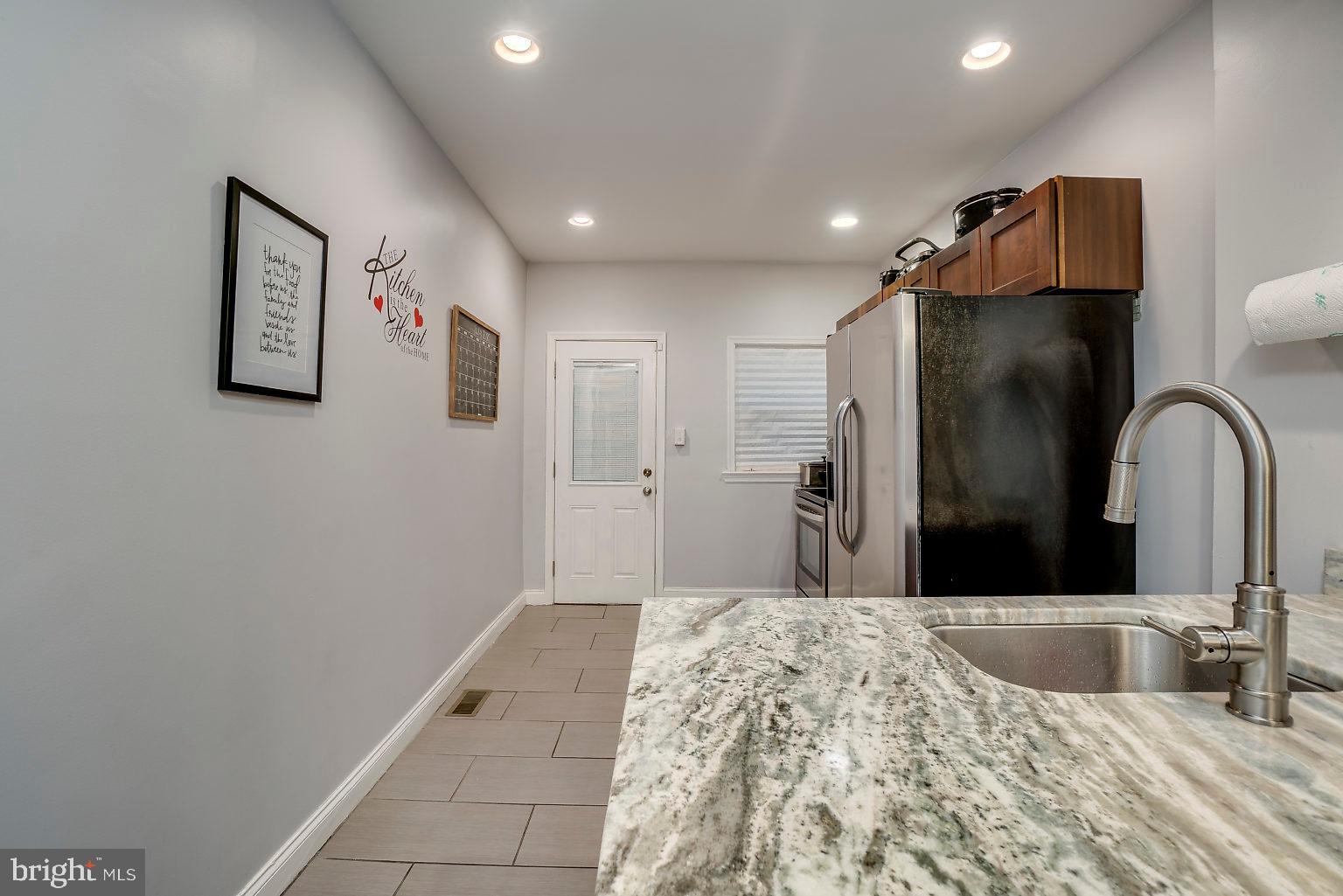 3908 Woodridge Road Baltimore, MD 21229 - Photo 13 of 38