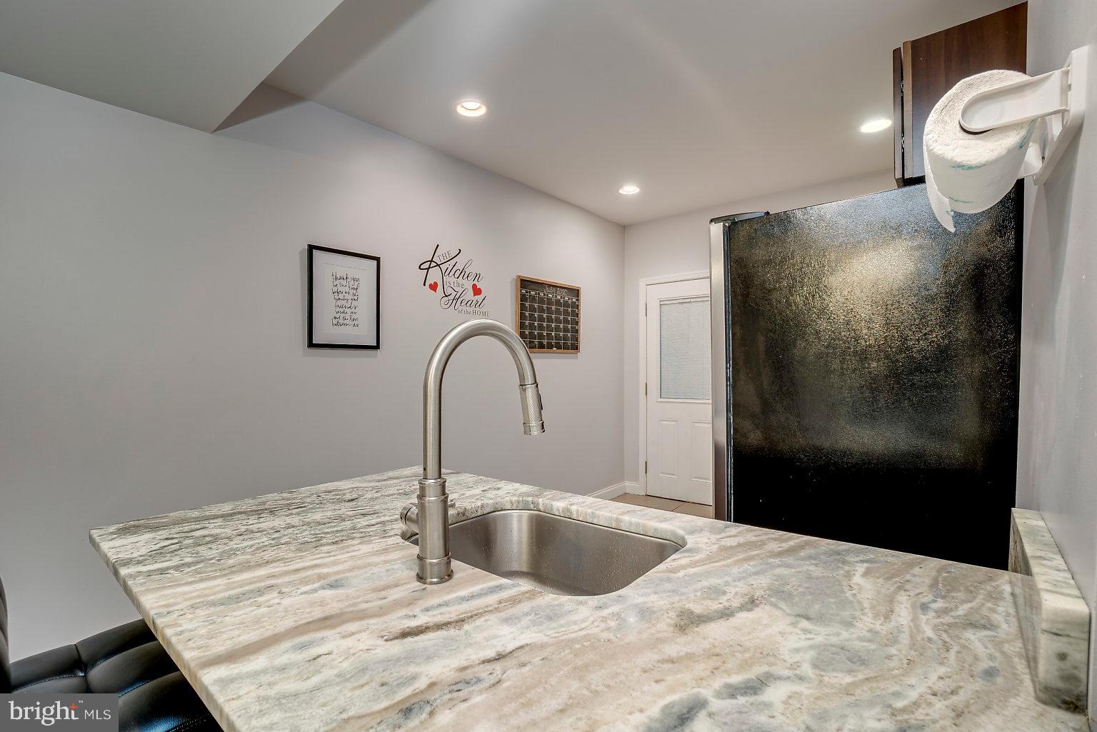 3908 Woodridge Road Baltimore, MD 21229 - Photo 14 of 38