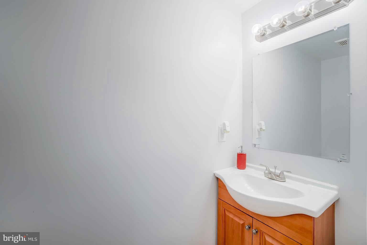 3908 Woodridge Road Baltimore, MD 21229 - Photo 34 of 38