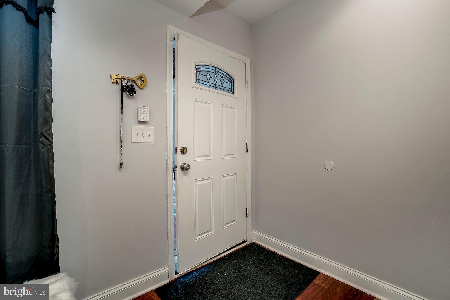 3908 Woodridge Road Baltimore, MD 21229 - Photo 9 of 38