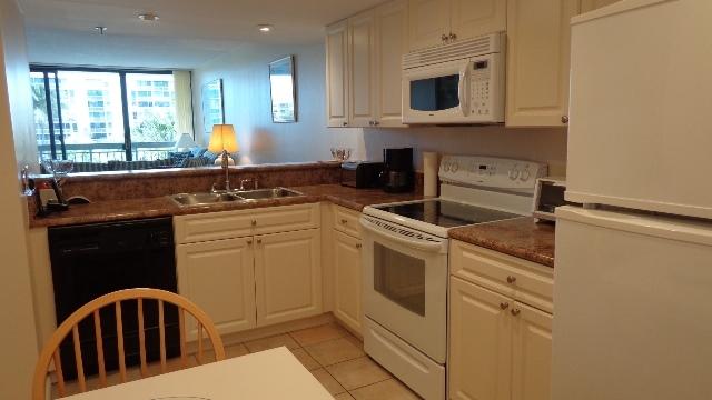 2707 North Ocean Boulevard, Unit 306D Boca Raton, FL 33431 - Photo 11 of 35 Kitchen