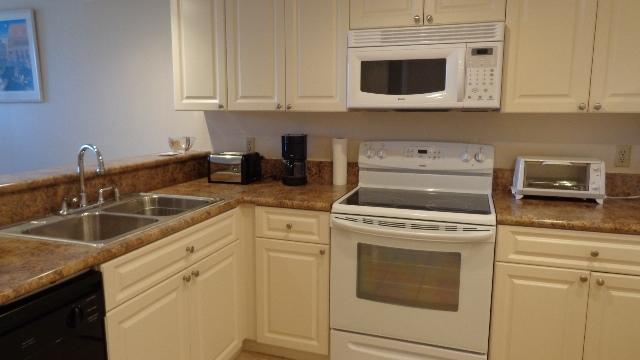 2707 North Ocean Boulevard, Unit 306D Boca Raton, FL 33431 - Photo 7 of 35 Kitchen