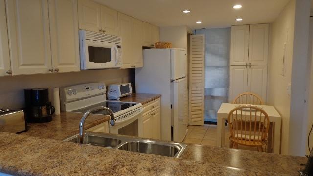 2707 North Ocean Boulevard, Unit 306D Boca Raton, FL 33431 - Photo 8 of 35 Kitchen