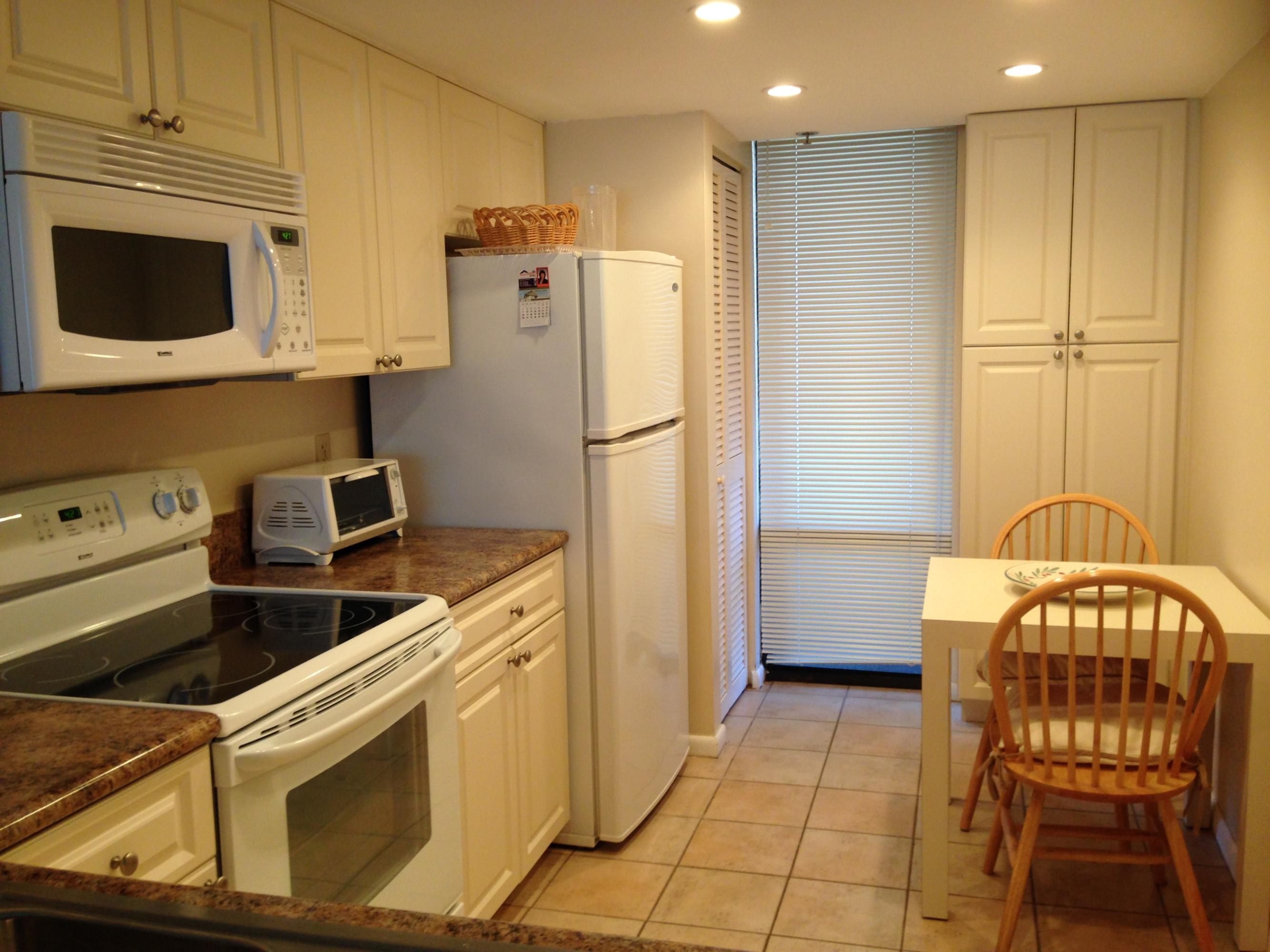 2707 North Ocean Boulevard, Unit 306D Boca Raton, FL 33431 - Photo 9 of 35 Eat-In Kitchen