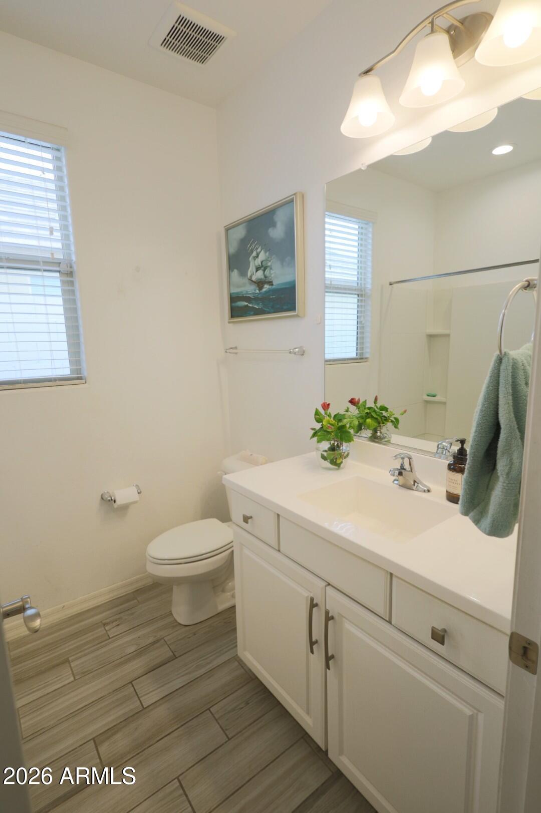 2318 East Harwell Road Phoenix, AZ 85042 - Photo 12 of 89 hall bath