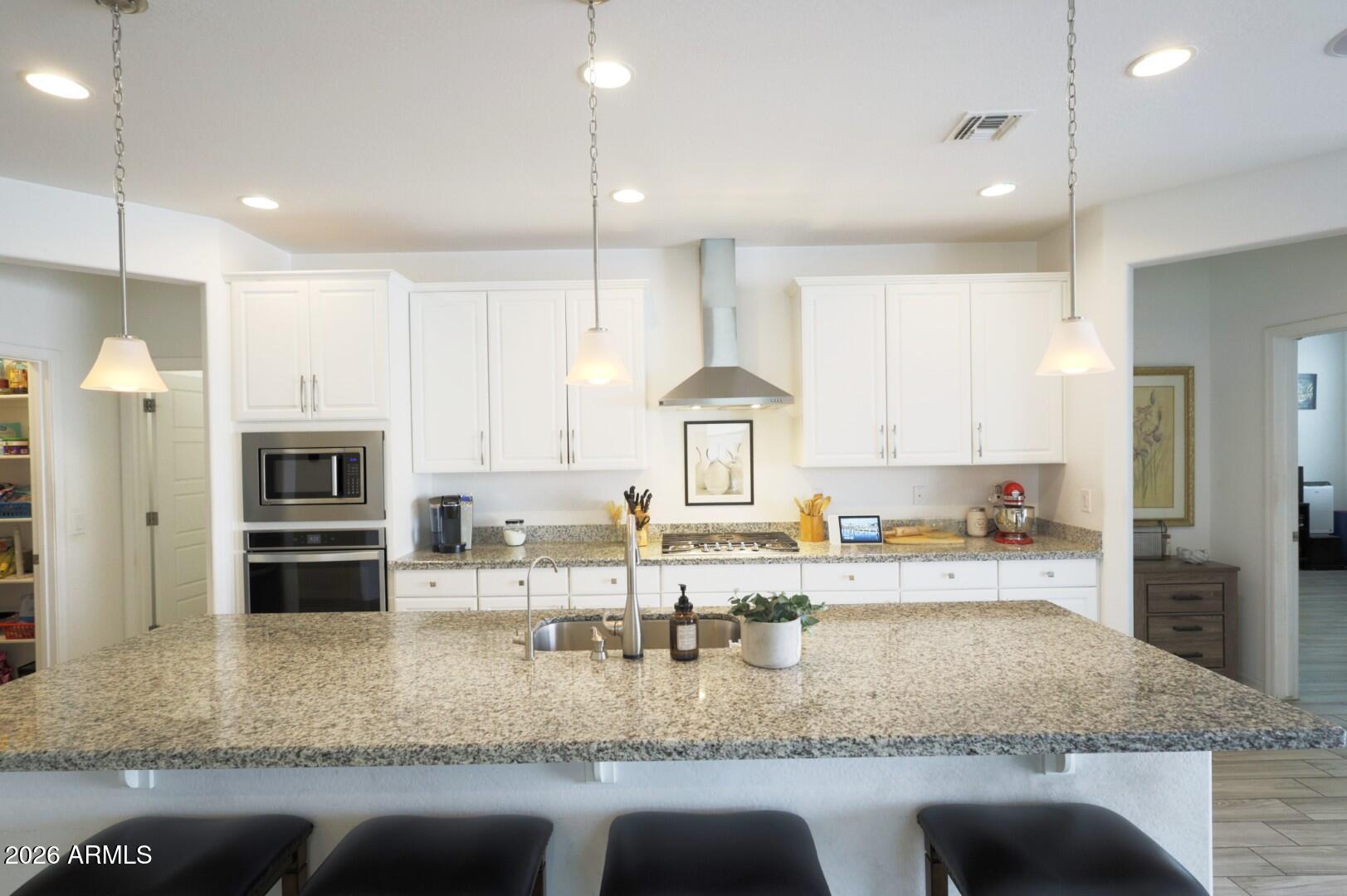 2318 East Harwell Road Phoenix, AZ 85042 - Photo 31 of 89 kitchen