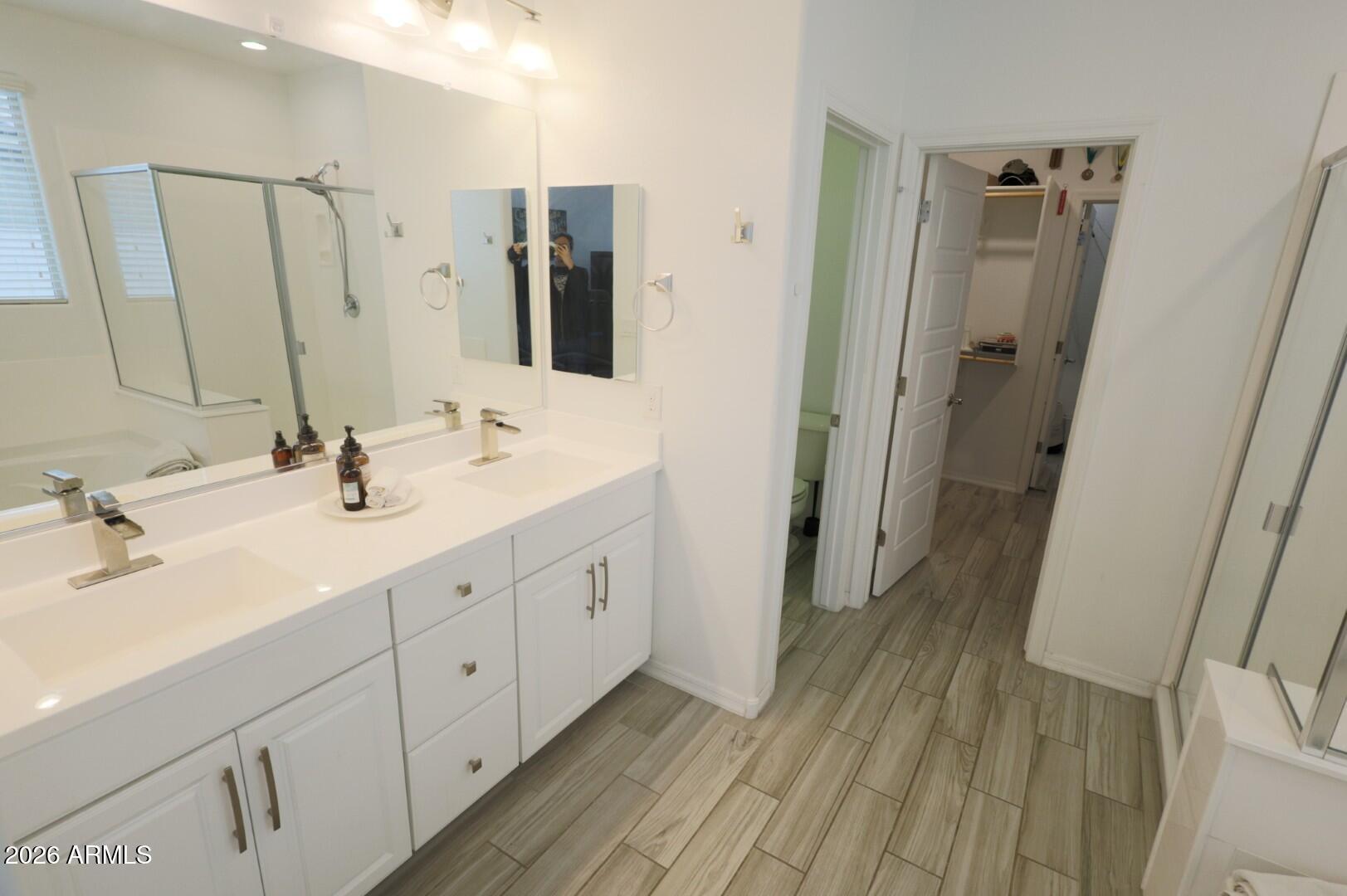 2318 East Harwell Road Phoenix, AZ 85042 - Photo 44 of 89 master bath