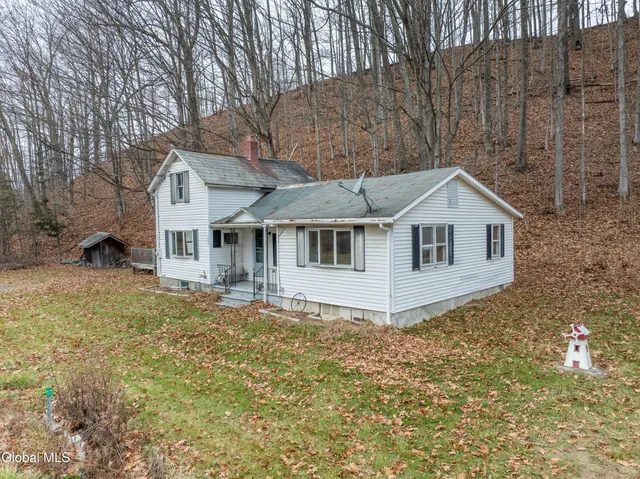 $189,900 | 403 Ashgrove Road, White Creek, NY 12816