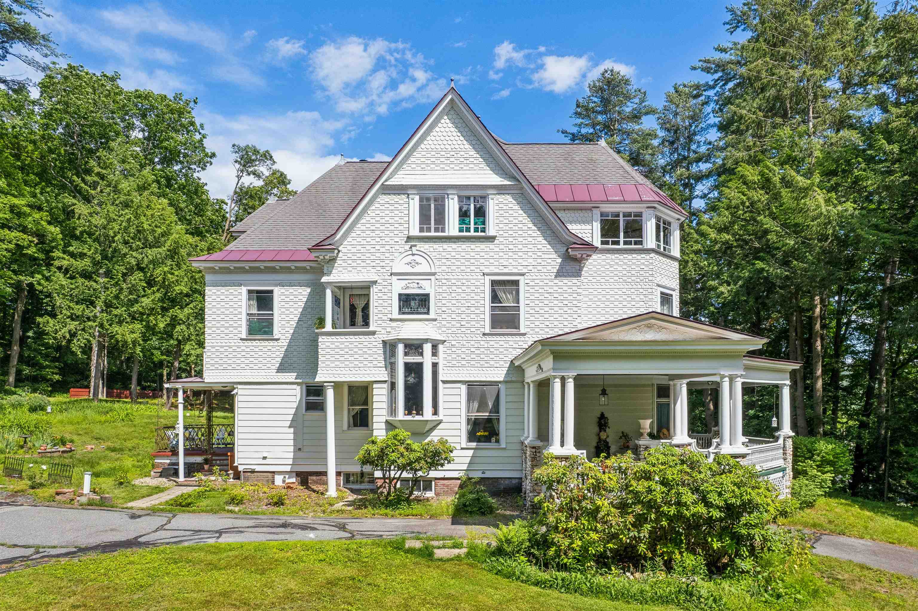 88 Summer Street Springfield, VT 05156 - Photo 3 of 39