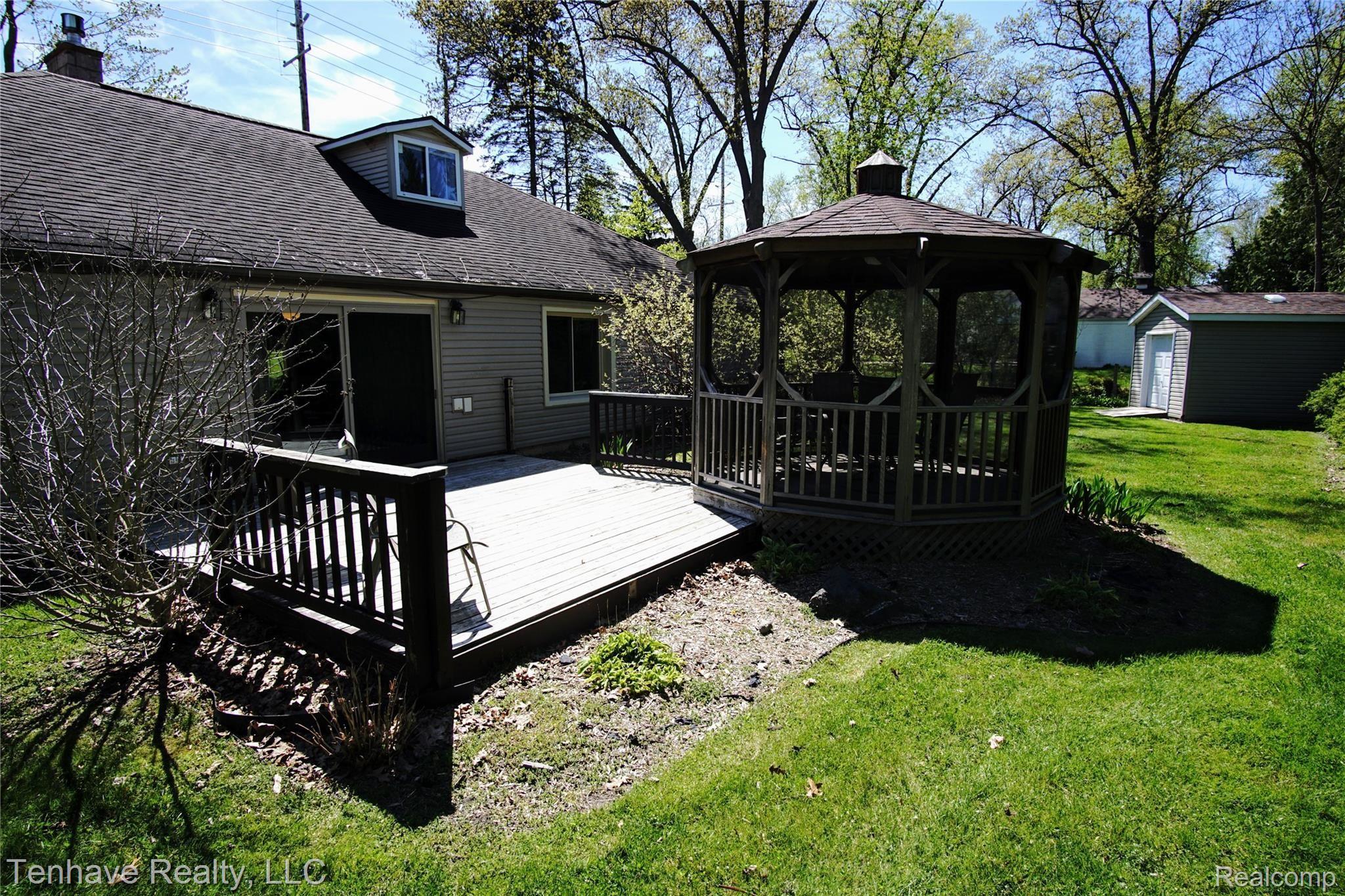 1710 Ward Road Bloomfield Hills, MI 48302 - Photo 19 of 28 Deck and Screened-In Gazebo.