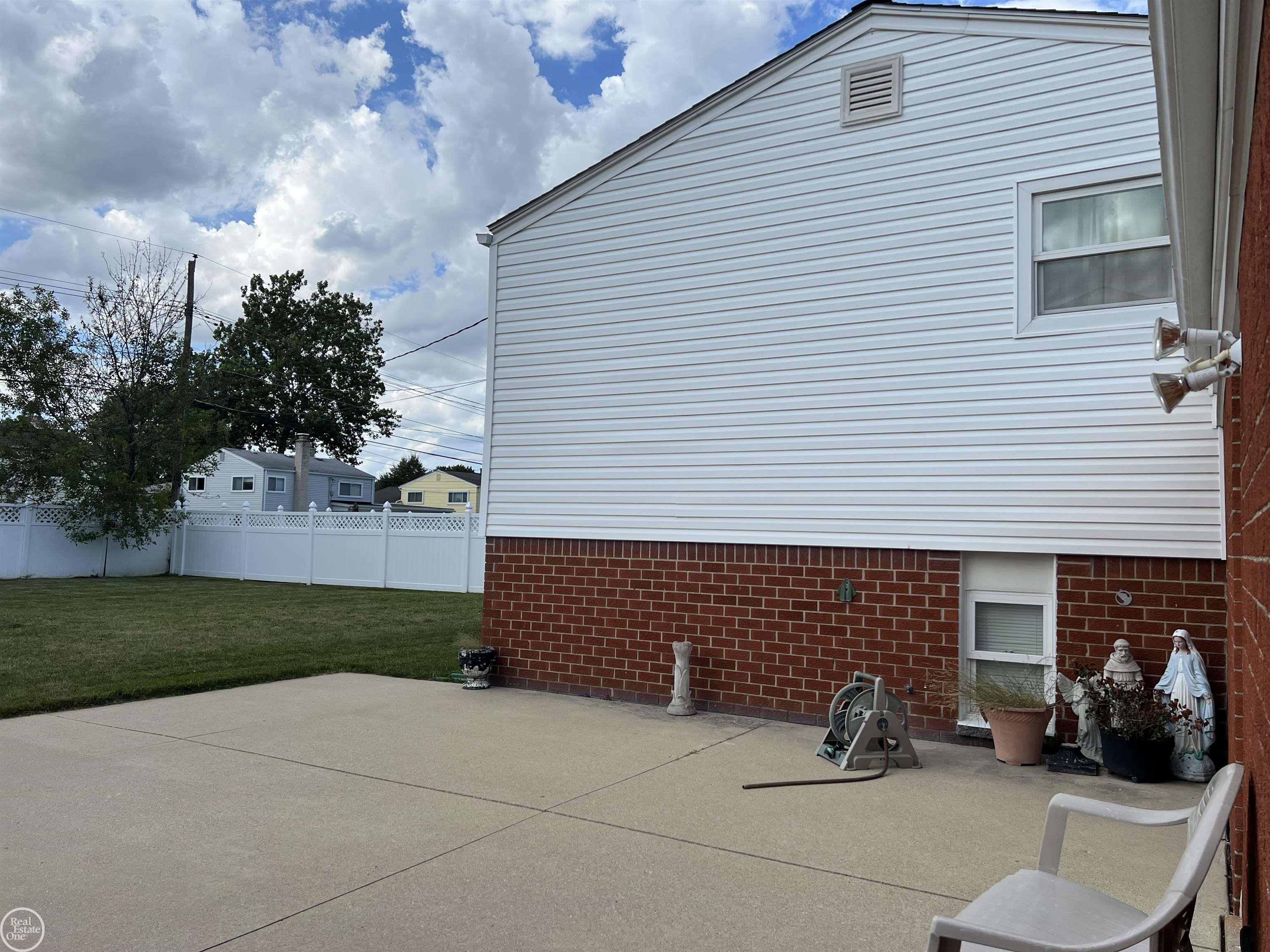 32551 Rosenbusch Drive Warren, MI 48088 - Photo 2 of 16